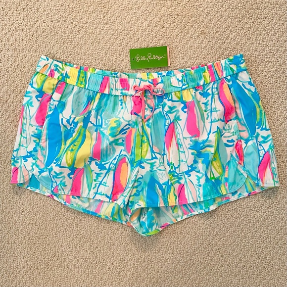Lilly Pulitzer Pants - NWT Lilly Pulitzer Run Around Short Beach and Bae XL